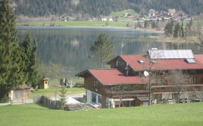Mehrfamilienhaus mit Seegrundstück in Österreich, Tirol am Walchsee: Natur pur: Berg-Idylle am See