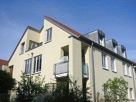 Sonnendurchflutete und geräumige Dachgeschosswohnung mit Terrasse in München-Erding